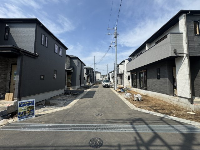 市川市宮久保４丁目新築戸建【宮久保小学校：9分】の前面道路含む現地写真|中央開発道路