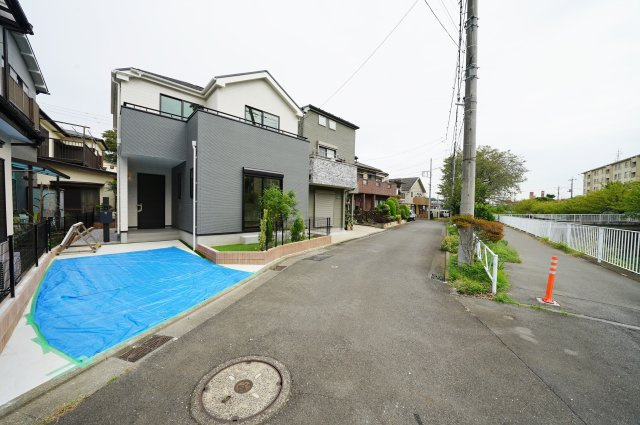 【横浜市旭区今宿南町140-18全1棟新築戸建て】★仲介手数料無料★（今宿南小学校・今宿中学校）の前面道路含む現地写真