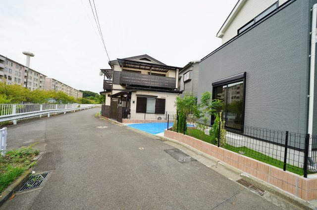 【横浜市旭区今宿南町140-18全1棟新築戸建て】★仲介手数料無料★（今宿南小学校・今宿中学校）の前面道路含む現地写真
