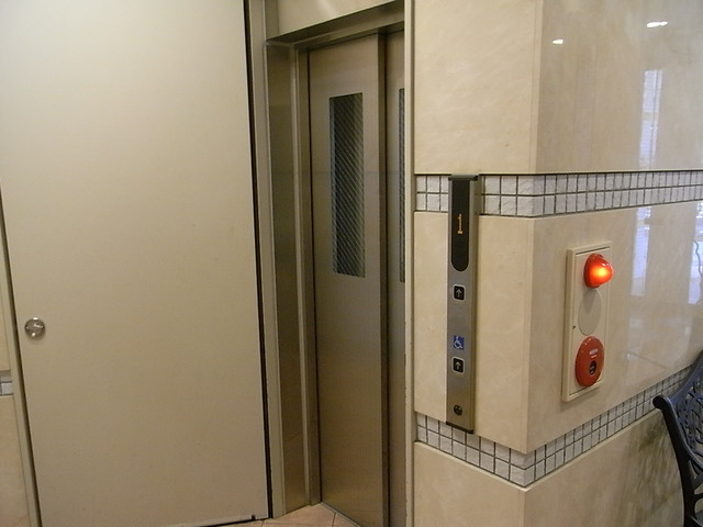 サンコーセントレアーバンのエントランス|エレベーター