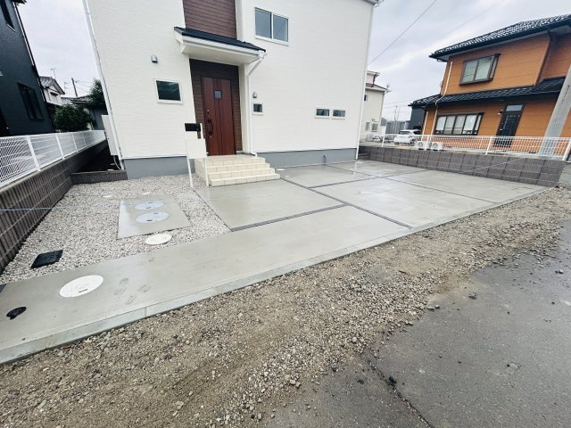 新築　前橋市鶴光路町　Livele Garden.S　１号棟の駐車場|現地写真　駐車スペースは並列2台分可能です！
