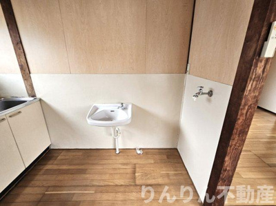 【独立洗面台】 | 西川借家 | 独立洗面化粧台が付いています