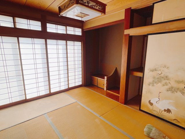 【中古戸建】伊勢崎市境上渕名の和室|和室でしか味わえない畳ならではの香りや素材で和のやすらぎを感じてください♪畳にはリラックス効果があるといわれています。のんびりするならやっぱり和室が一番ですね♪