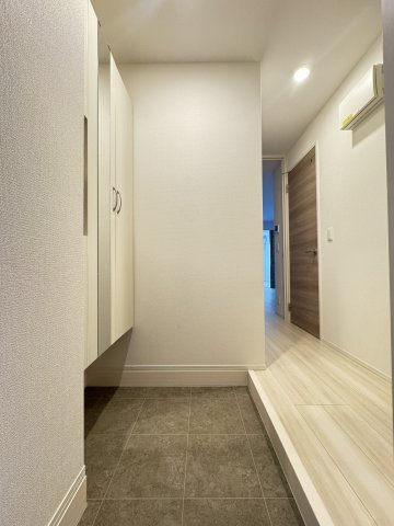 D-room旗塚通の玄関