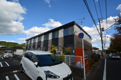 【外観】 | レオパレスメゾネット徳力 | お得に住まいをお探しするなら不動産すまラボにお任せ下さい♪
〇現地待合わせOK　〇LINE対応可　〇他社物件持ち込みＯＫ
〇遠隔契約OK　〇お値引き喜んで♪
皆様のお問合せをお待ちしています♪