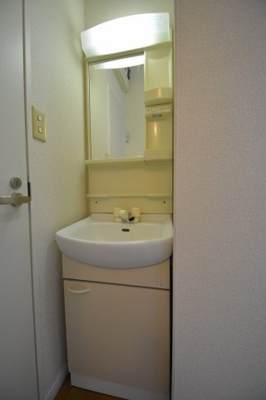 【洗面所】 | レオパレスメゾネット徳力 | 設備・使用は号室により異なる為、現況を優先いたします。