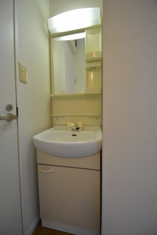 【洗面所】 | レオパレスメゾネット徳力 | 設備・使用は号室により異なる為、現況を優先いたします。