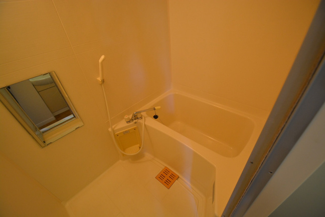 【浴室】 | レオパレスメゾネット徳力 | 設備・使用は号室により異なる為、現況を優先いたします。