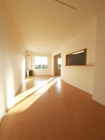 プチヴェールⅡの居間・リビング