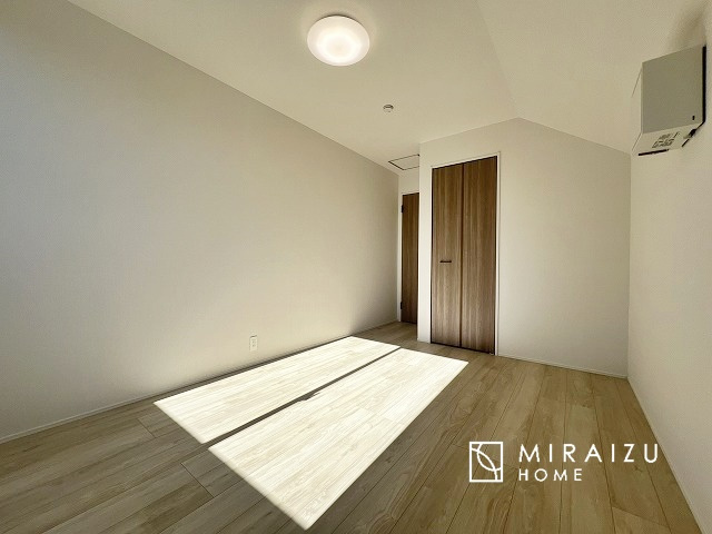 【その他】 | お掃除もしやすい大き目のシンクです。耐熱性・耐久性・対磨耗性が高いというメリットがございます。お掃除が苦手な方でもいつでも綺麗に楽にメンテナンスが可能です。