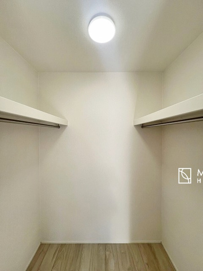 【その他】 | 収納力も自慢です。お洋服がお好きなお客様も多いですよね、衣替えをしなくてもお洋服をしまっておけそうなくらいの広さですね！
