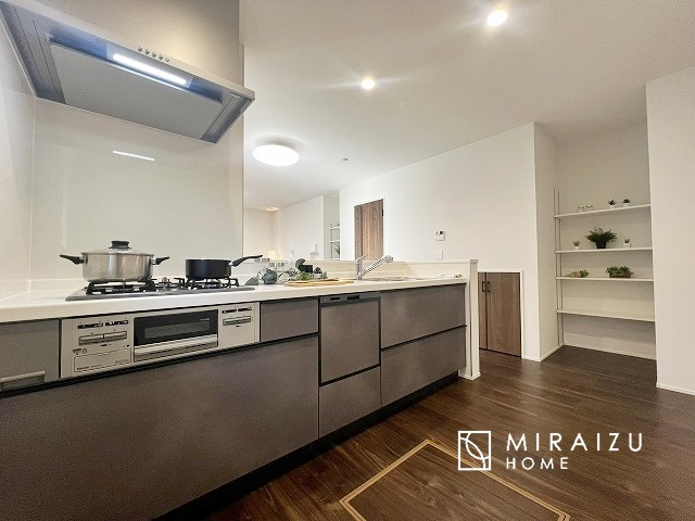 【完成予想図】 | ※設備間取りその他気になる箇所などは案内時にお確かめください。
※CG画像に関して、あくまでもイメージです。実際の仕様と異なる場合もございます。
