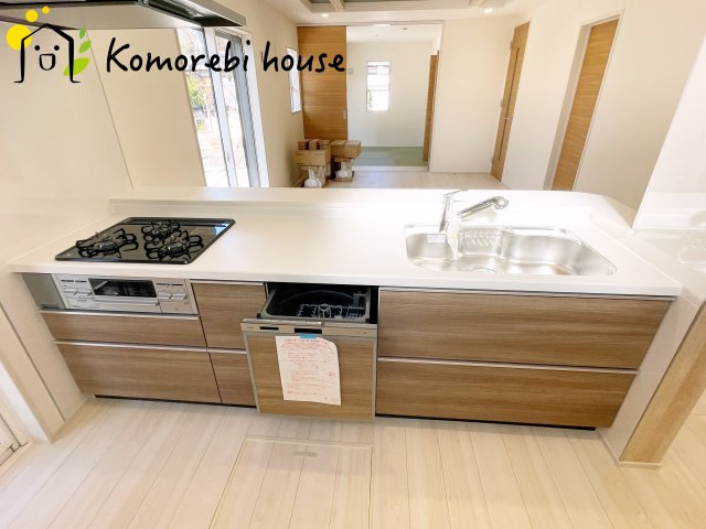 上尾市泉台2丁目　2期　新築一戸建て　01のキッチン|コンパクトなキッチンで掃除もラクラク