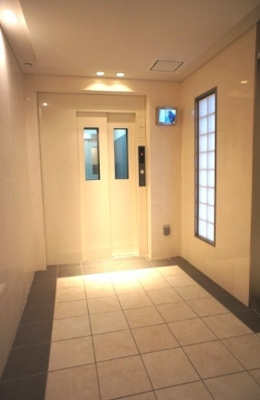 【その他共用部分】 | レヴォ | エレベーター完備。