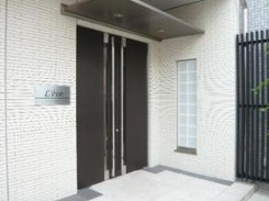 【エントランス】 | レヴォ