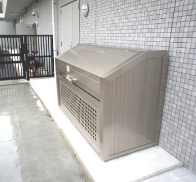 【その他】 | レヴォ | 敷地内ごみ置き場有り。