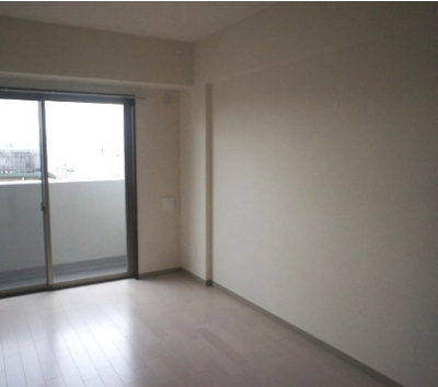 【寝室】 | レヴォ | きれいなフローリング。