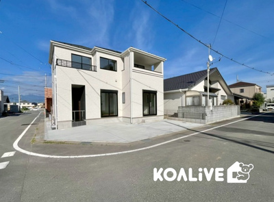 【外観】 | 前橋市三河町　新築住宅 | 完成済み！いつでも新生活を始めることができます。
開放感あるLDK！
陽当り、風通しも良い暖かな住まいです。
KOALIVE （コアライブ）【0120-919-727】
