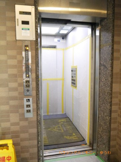 【その他共用部分】 | 階段移動の手間を省く現代の必需設備です。