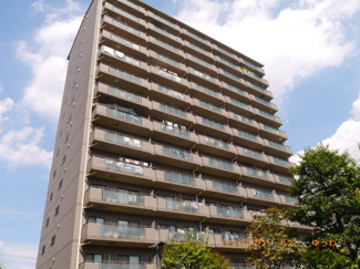 【外観】 | モダンでスタイリッシュな印象を与えるグレーを基調とした外観。