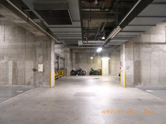 【駐車場】 | 地下には駐車場を完備。