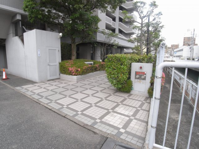 和白ガーデンハウスのエントランス