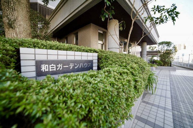 和白ガーデンハウスのエントランス