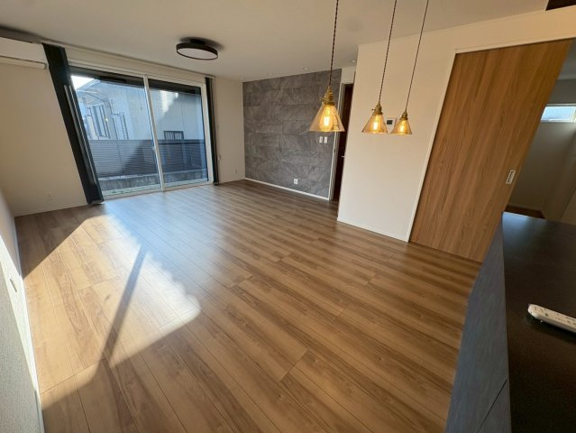 四郷町下古屋戸建の居間・リビング