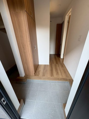 四郷町下古屋戸建の玄関