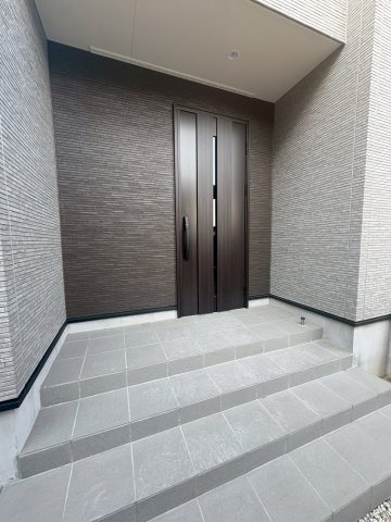 四郷町下古屋戸建のエントランス