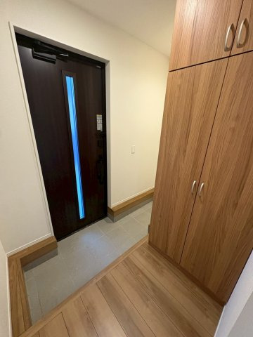 四郷町下古屋戸建の玄関