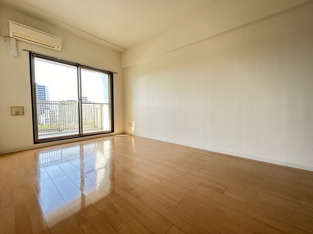 【居間・リビング】ノーブル広島駅前
