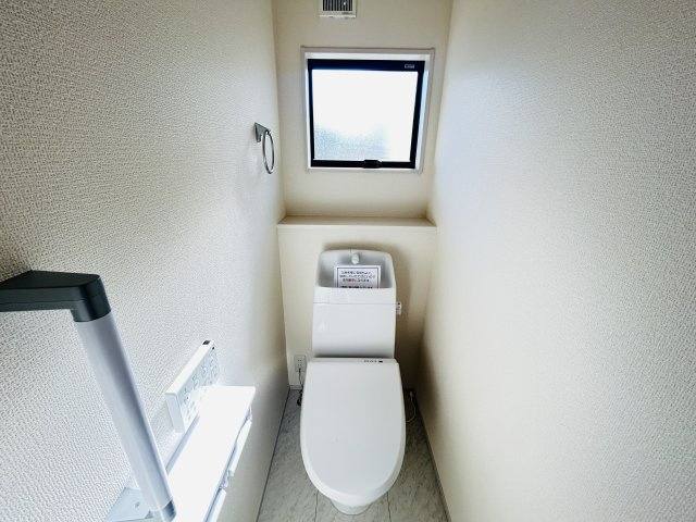 新築　前橋市関根町第1　Livele Garden.S　2号棟のトイレ|現地写真　節水タイプのウォシュレット付きトイレ、水道料節約に一役買います！
