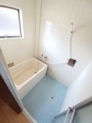 リバーサイドハイツB棟の浴室|落ち着いた空間のお風呂です