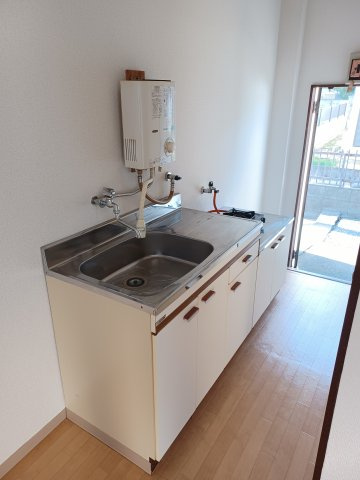 リバーサイドハイツB棟のキッチン|使いやすいキッチンです