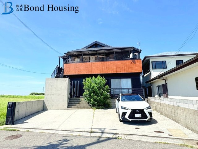 二世帯住宅として使える・お車並列4台可　岩岡町古郷　築27年の外観