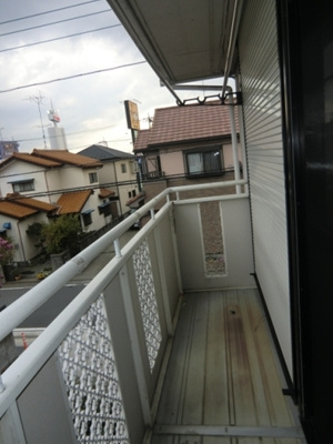 ボナールA棟のバルコニー|暖かな日差しのふりそそぐバルコニー