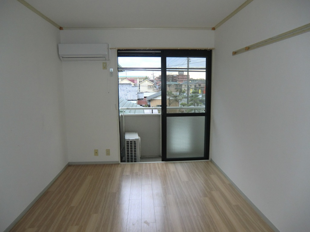 ボナールA棟の洋室|ゆったりした洋室です