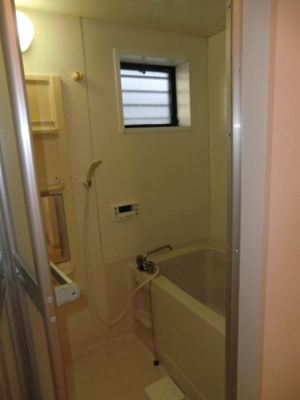 ボナールA棟の浴室|日々の疲れを癒すお風呂付です