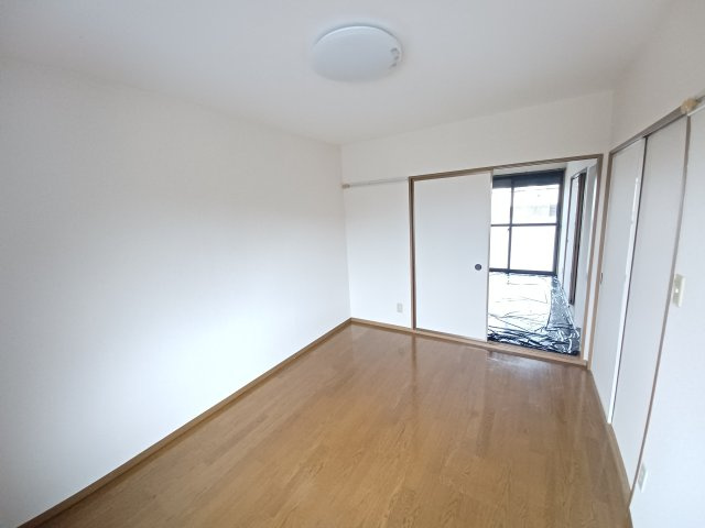 PISO  A棟の洋室|ゆったりした洋室です