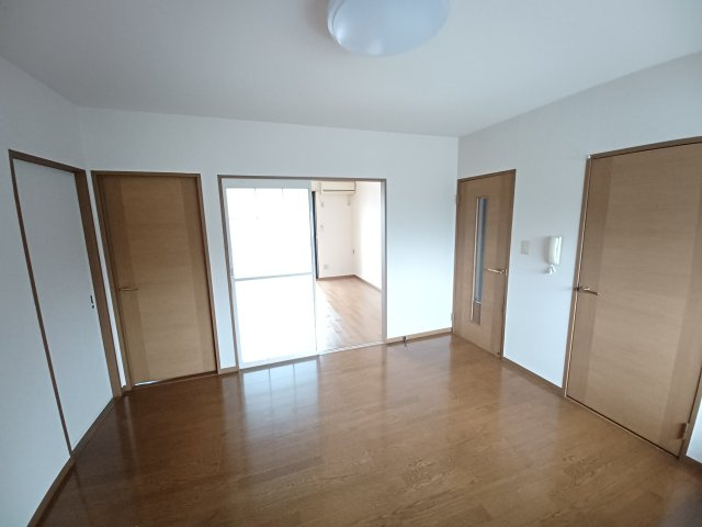 PISO  A棟の居間・リビング|ゆったりとしたリビングです