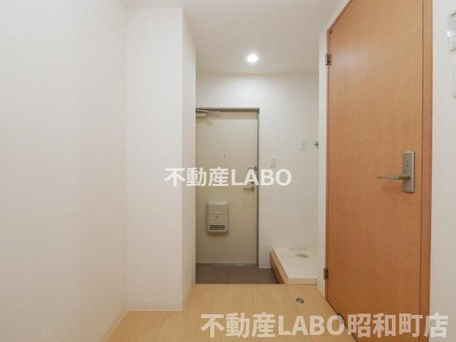 ヴィラナリー西九条の玄関