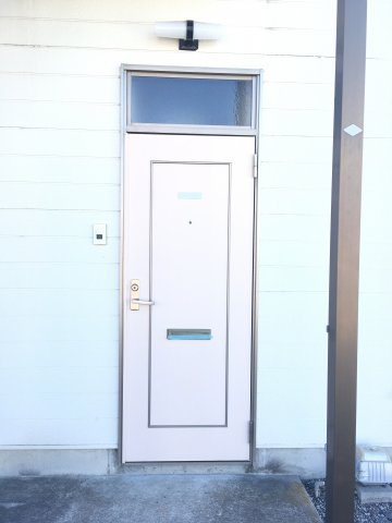 松葉町遠山様アパートの玄関