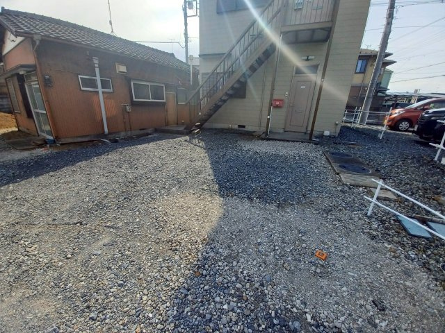 松葉町遠山様アパートの駐車場