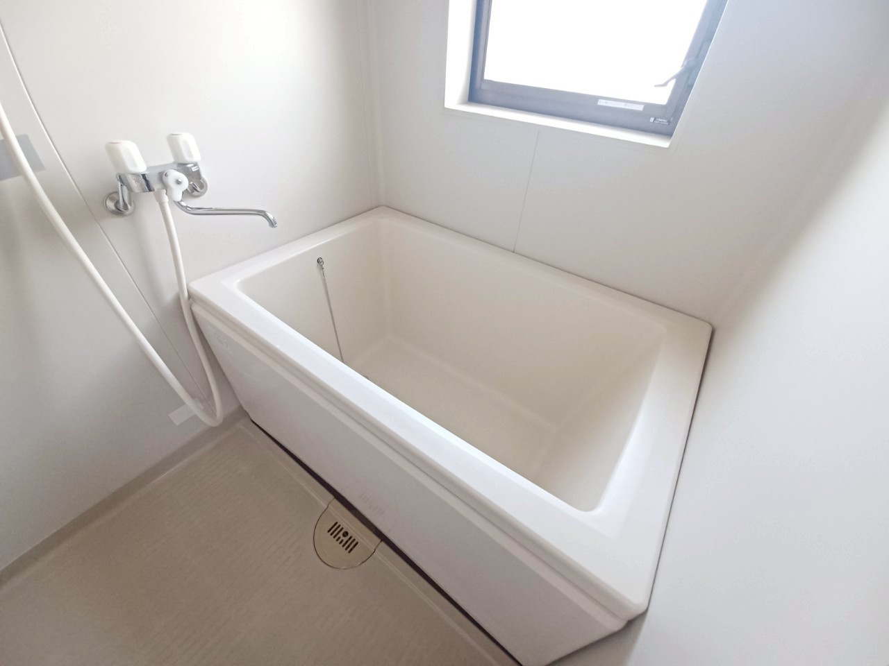 松葉町遠山様アパートの浴室|落ち着いた空間のお風呂です