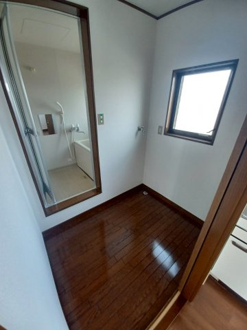 松葉町遠山様アパートの洗面所|脱衣場