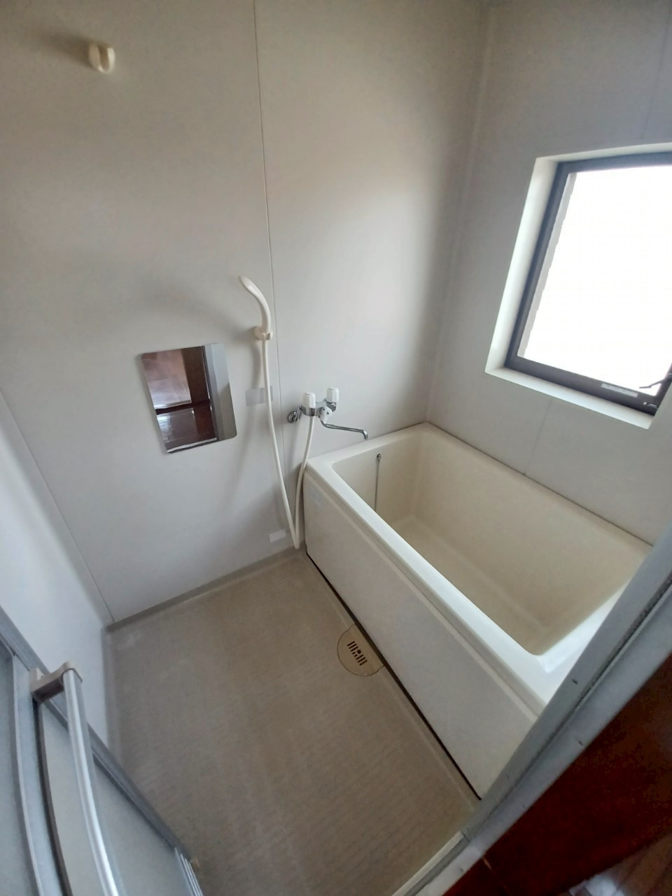 松葉町遠山様アパートの浴室|きれいなお風呂です