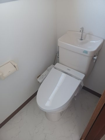 松葉町遠山様アパートのトイレ|温水洗浄便座