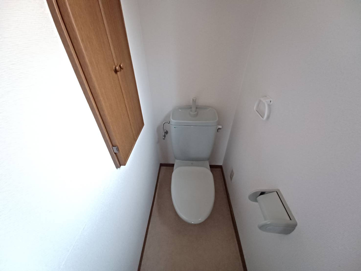 ジョイスタカハシB棟のトイレ|落ち着いた色調のトイレです