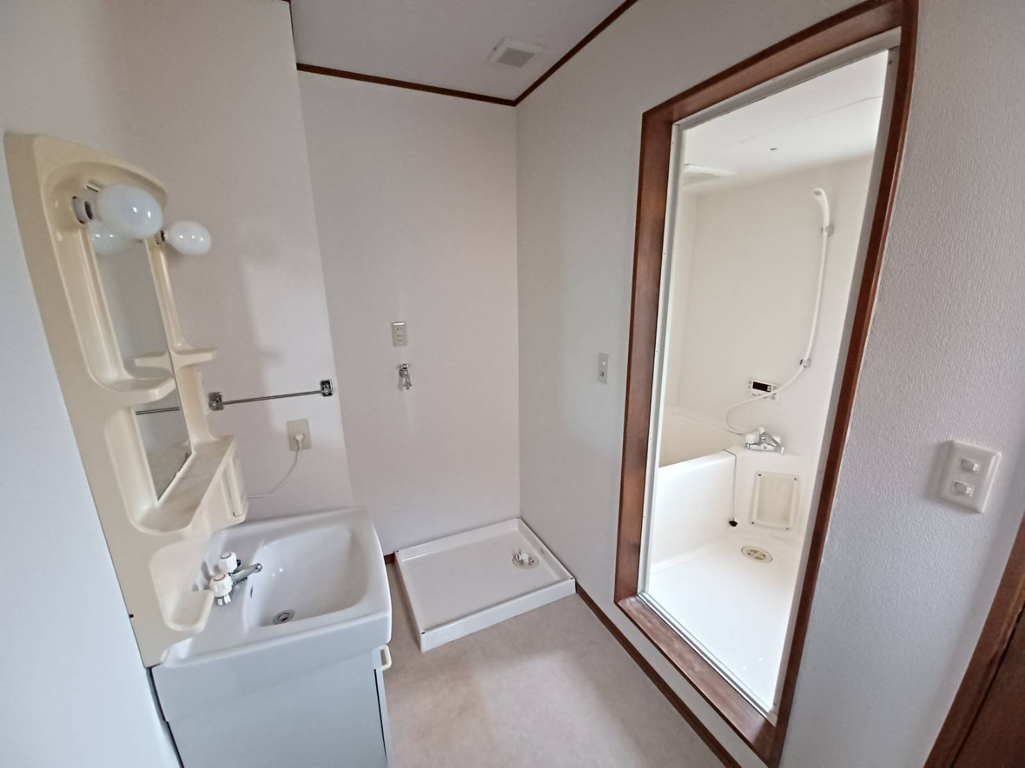 ジョイスタカハシB棟の洗面所|スペースが確保できる洗面所です